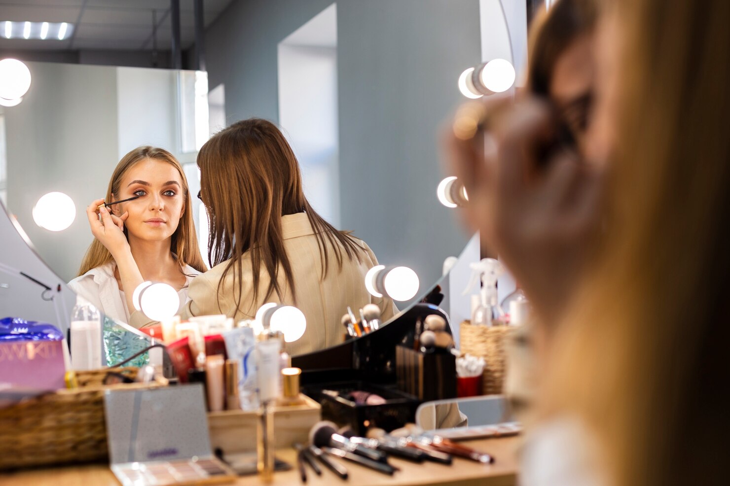 What to Expect When Booking a Makeup Artist in Arlington